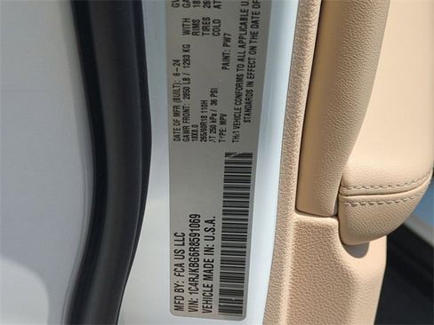 Used 2024 Jeep Grand Cherokee L Limited image 33