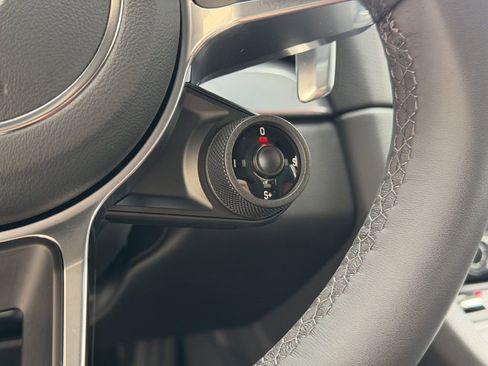 Used 2025 Porsche 718 Cayman w/ Sport Chrono Package image 31