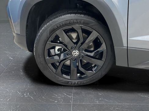 Used 2023 Volkswagen Taos SE w/ Black Wheel Package image 33