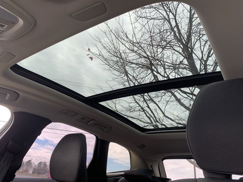 Used 2025 Volvo XC60 B5 Plus image 28