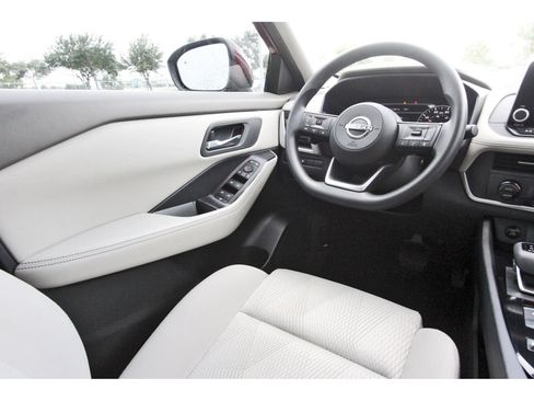 Certified 2024 Nissan Rogue SV FWD image 11