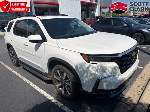 Used 2025 Honda Pilot Touring image 1