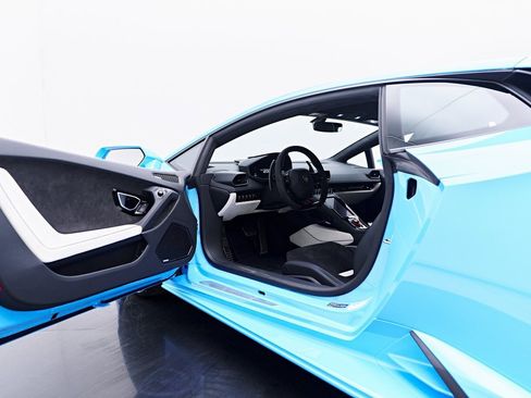 Used 2023 Lamborghini Huracan EVO image 42