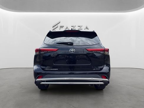 Used 2020 Toyota Highlander LE AWD/4WD image 13