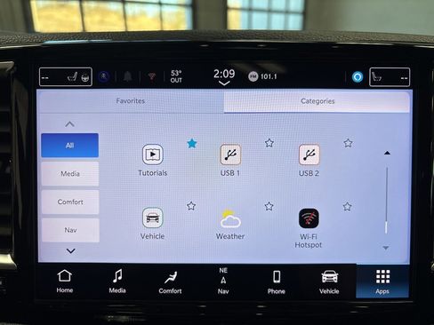 Used 2025 Chrysler Pacifica Limited image 25