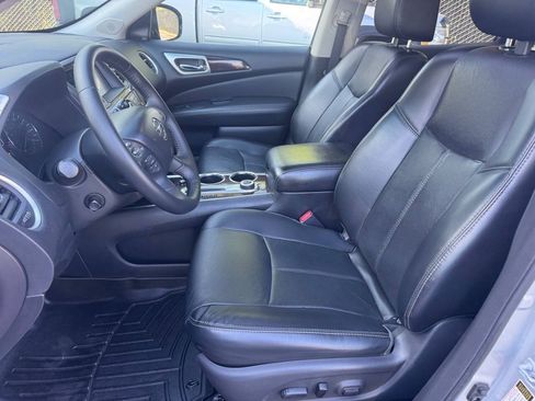 Used 2015 Nissan Pathfinder Platinum w/ Family Entertainment Package FWD image 8