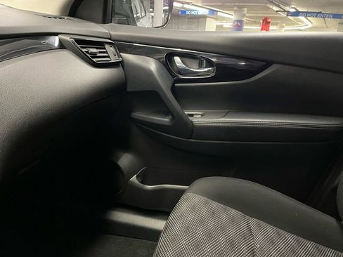 Used 2020 Nissan Rogue Sport SV image 26