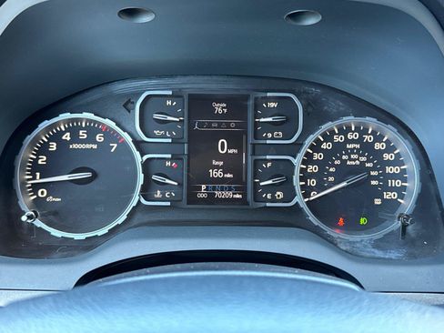 Used 2019 Toyota Tundra SR5 w/ SR5 Upgrade Package AWD/4WD image 32