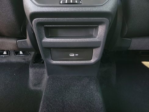 Used 2025 Volkswagen Taos SE image 11