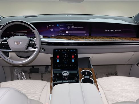 Certified 2025 Cadillac Escalade Sport Platinum RWD image 13
