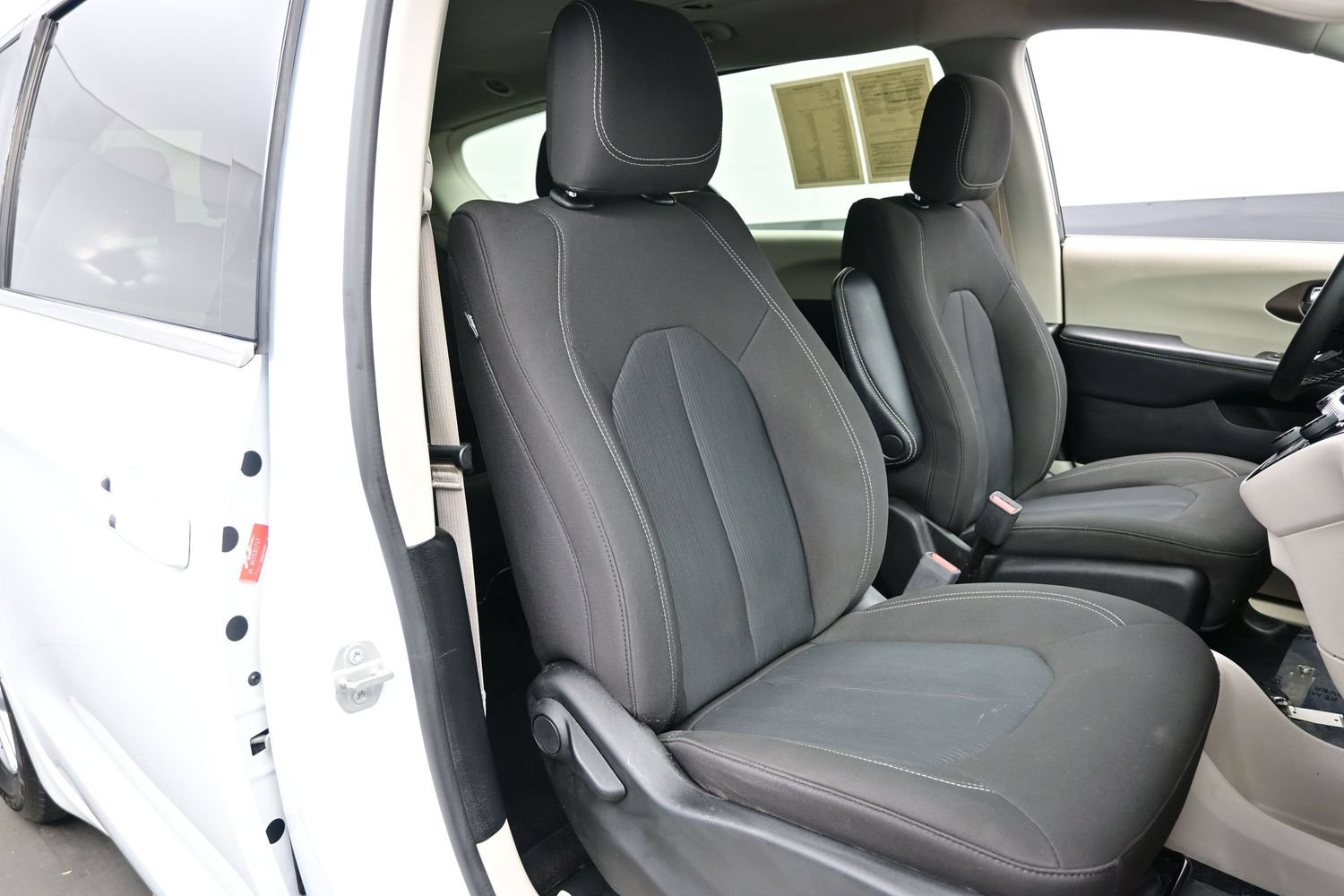 Used 2023 Chrysler Voyager LX FWD image 18