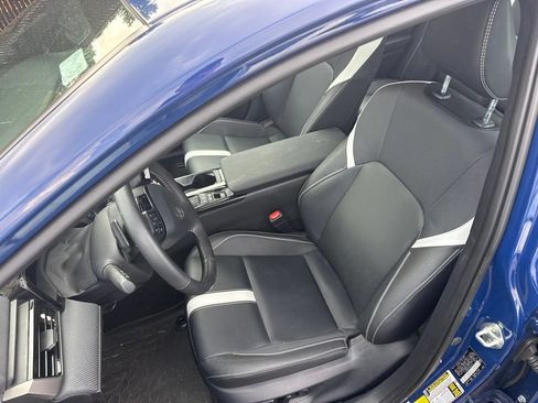 Used 2025 Toyota Camry SE w/ Convenience Package FWD image 9