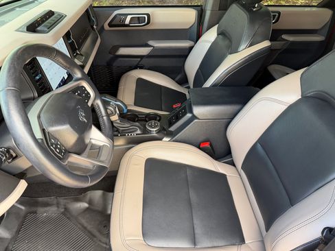 Used 2023 Ford Bronco Wildtrak AWD/4WD image 12