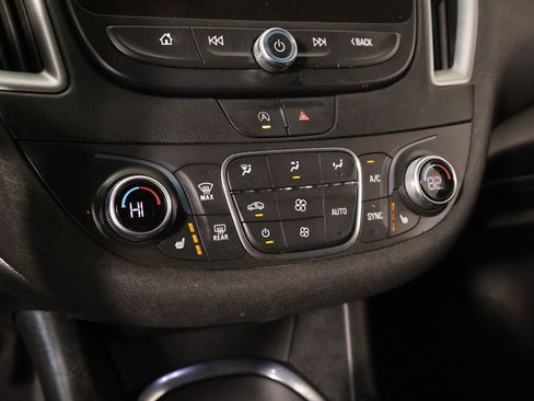 Used 2022 Chevrolet Malibu LT FWD image 7