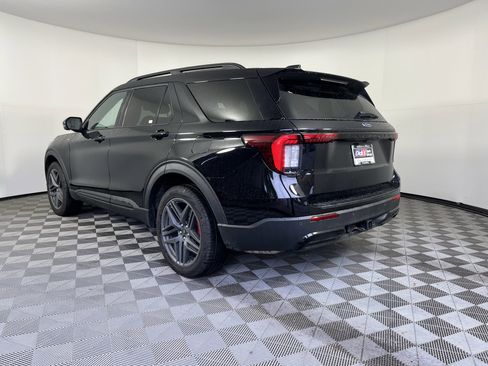 Used 2025 Ford Explorer ST-Line w/ Premium Package image 3