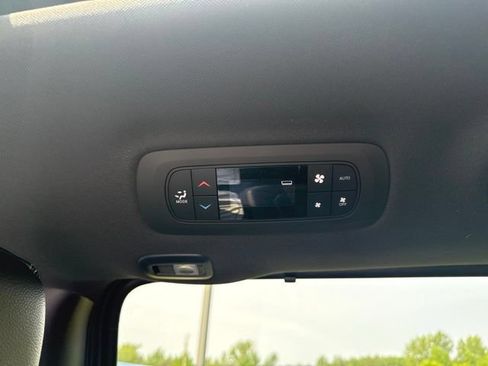 Used 2022 Chrysler Pacifica Touring-L w/ Uconnect Theater Family Group AWD/4WD image 47
