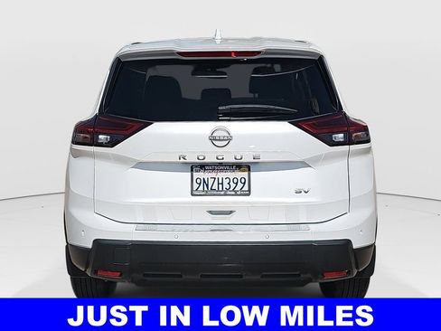 Used 2024 Nissan Rogue SV image 4