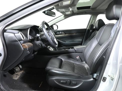 Used 2017 Nissan Maxima Platinum FWD image 3