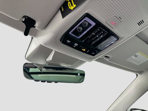 New 2026 Volkswagen Tiguan SE image 18