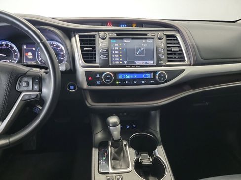 Used 2018 Toyota Highlander XLE AWD/4WD image 20