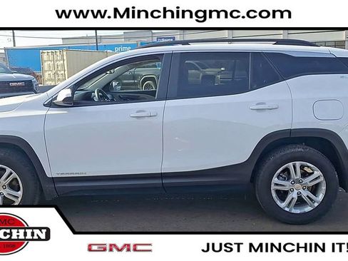Used 2023 GMC Terrain SLE w/ Driver Convenience Package image 8