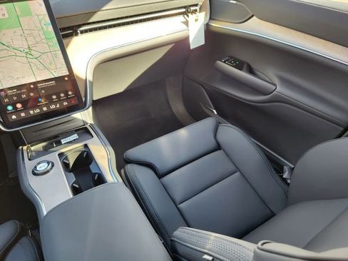 New 2025 Volvo EX90 Plus w/ Protection Package Premier image 10