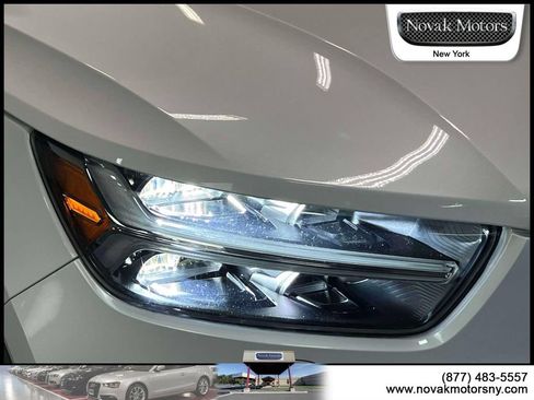 Used 2022 Volvo XC40 T5 Momentum w/ Premium Package AWD/4WD image 9