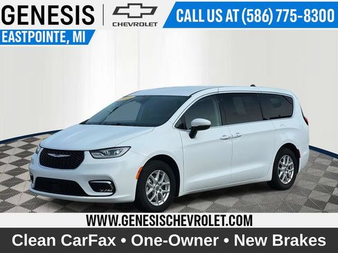Used 2023 Chrysler Pacifica Touring-L FWD image 1