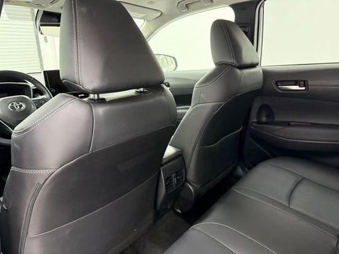 Used 2024 Toyota Corolla Cross XLE image 31