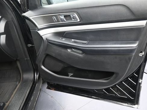 Used 2017 Ford Explorer XLT w/ Equipment Group 201A FWD image 21