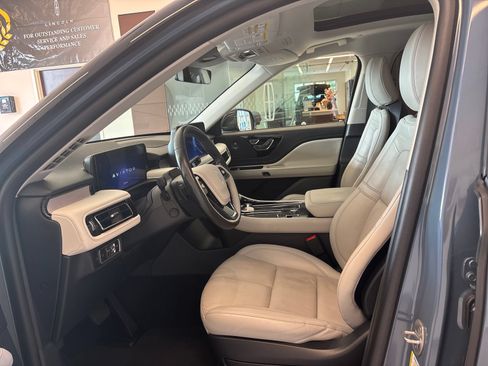 Certified 2025 Lincoln Aviator Reserve AWD/4WD image 12