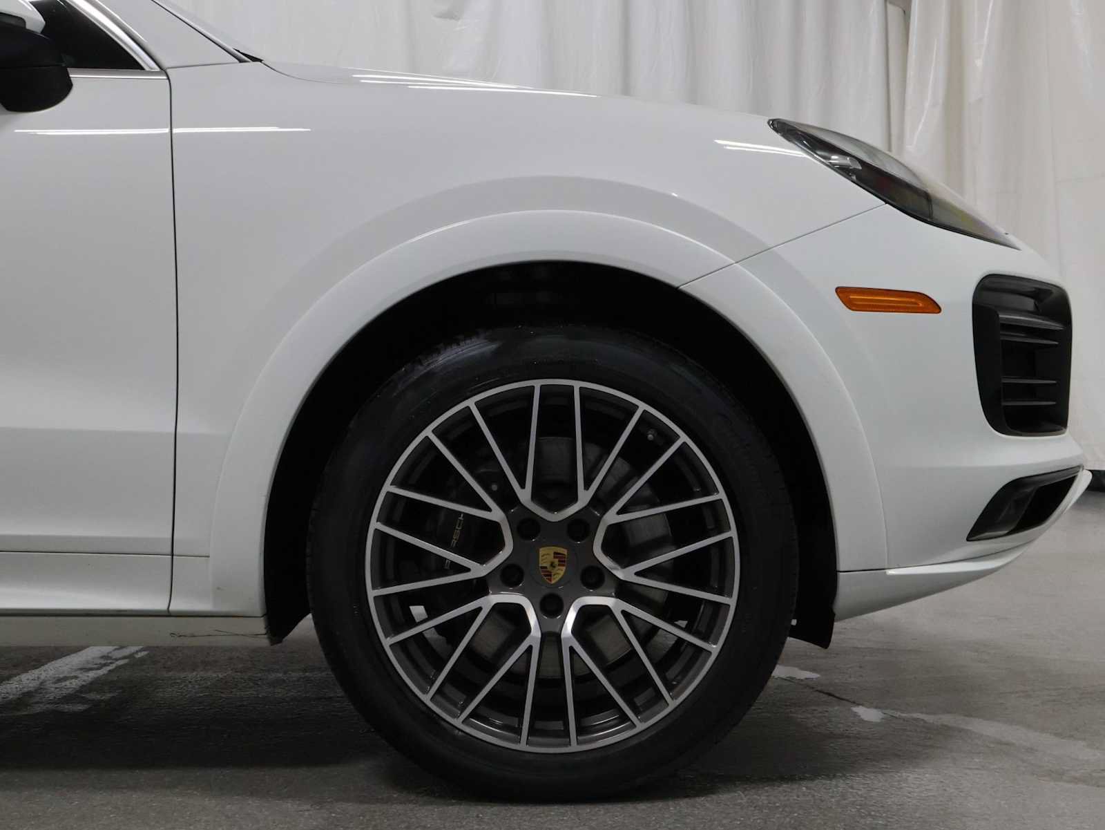 Used 2022 Porsche Cayenne AWD/4WD image 11