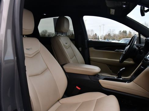 Used 2018 Cadillac XT5 Luxury w/ LPO, Wheel Lock Package image 16