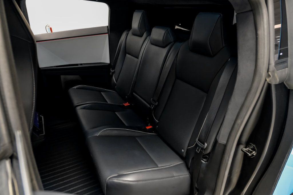 Used 2024 Tesla Cybertruck AWD Crew Cab image 39