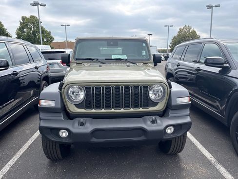 Used 2025 Jeep Wrangler Sport AWD/4WD image 3