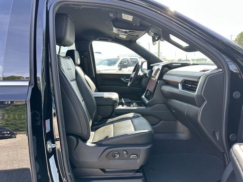 Certified 2025 GMC Yukon XL Denali AWD/4WD image 27
