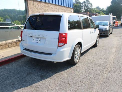 Used 2018 Dodge Grand Caravan SE FWD image 4
