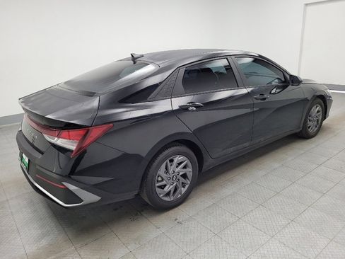 Used 2024 Hyundai Elantra SEL FWD image 9