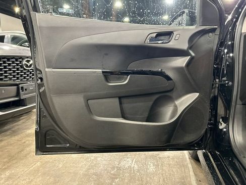 Used 2018 Chevrolet Sonic LT w/ Fun and Sun Package FWD image 9