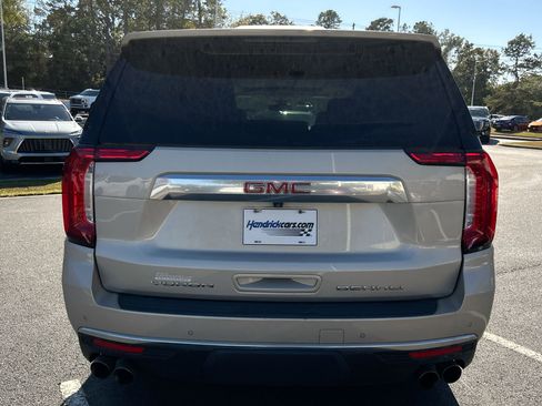 Used 2022 GMC Yukon XL Denali image 8