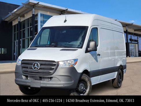 Used 2025 Mercedes-Benz Sprinter 2500 image 1