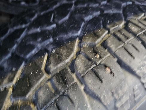 Used 2025 GMC Sierra 2500 AT4 image 5