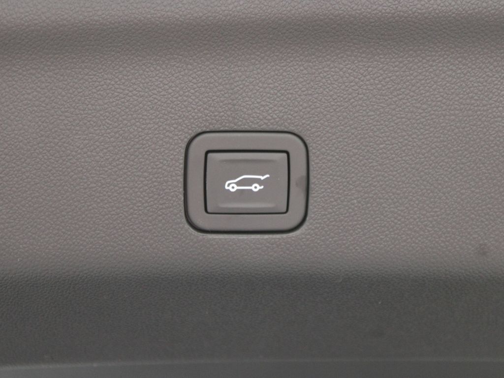 Used 2026 GMC Yukon AT4 Ultimate w/ LPO, Floor Liner Package AWD/4WD image 54