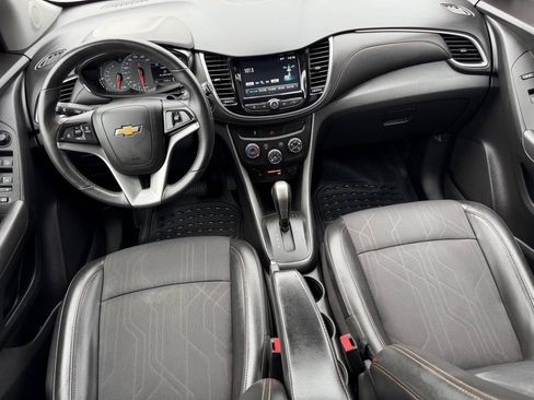 Used 2017 Chevrolet Trax LT w/ LT Convenience Package AWD/4WD image 9