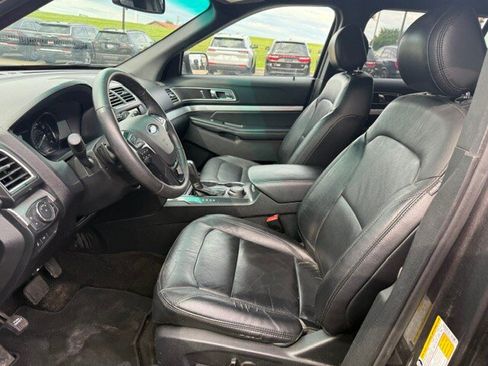 Used 2016 Ford Explorer XLT w/ Equipment Group 202A AWD/4WD image 6