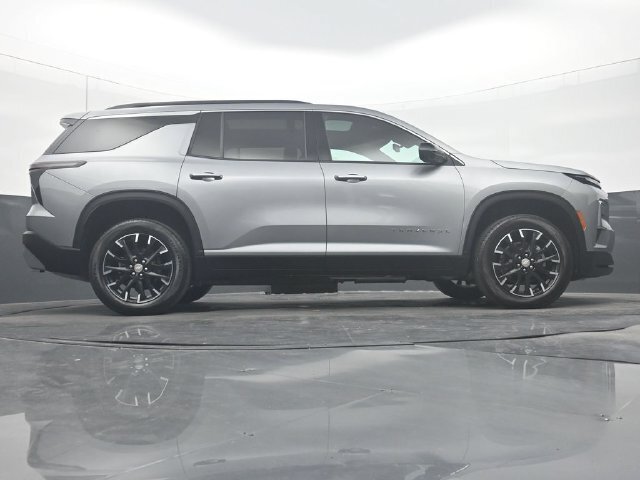 Used 2026 Chevrolet Traverse LT w/ Sun and Wheel Package FWD image 38