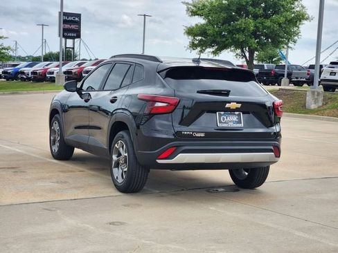 New 2026 Chevrolet Trax LT w/ Driver Confidence Package FWD image 5