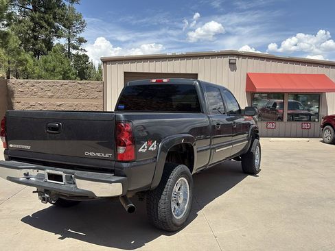 Used 2005 Chevrolet Silverado 2500 LT w/ Heavy-Duty Power Package AWD/4WD image 9