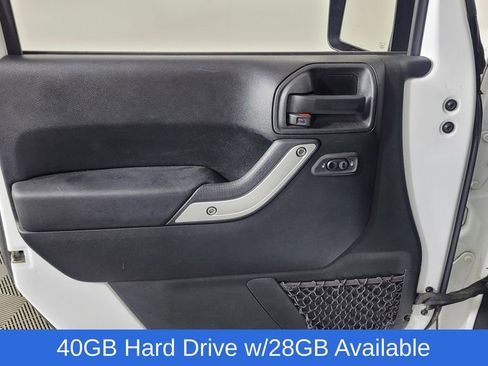 Used 2018 Jeep Wrangler Unlimited Sahara image 12