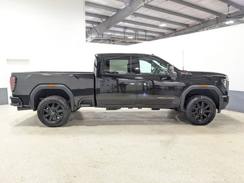 Used 2024 GMC Sierra 2500 AT4 w/ AT4 Preferred Package image 2